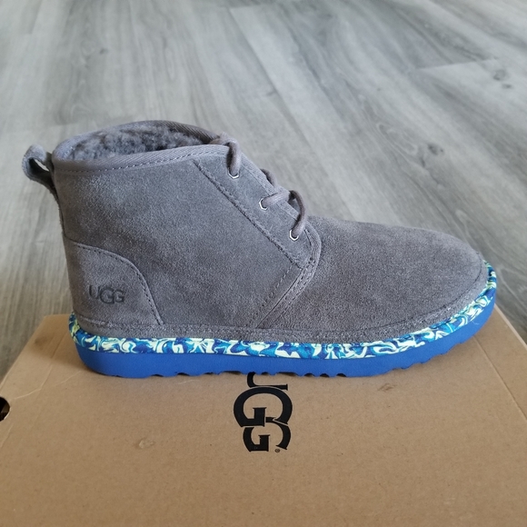 UGG Kids Neumel II Paint Swirl Suede Boot. - Picture 3 of 8